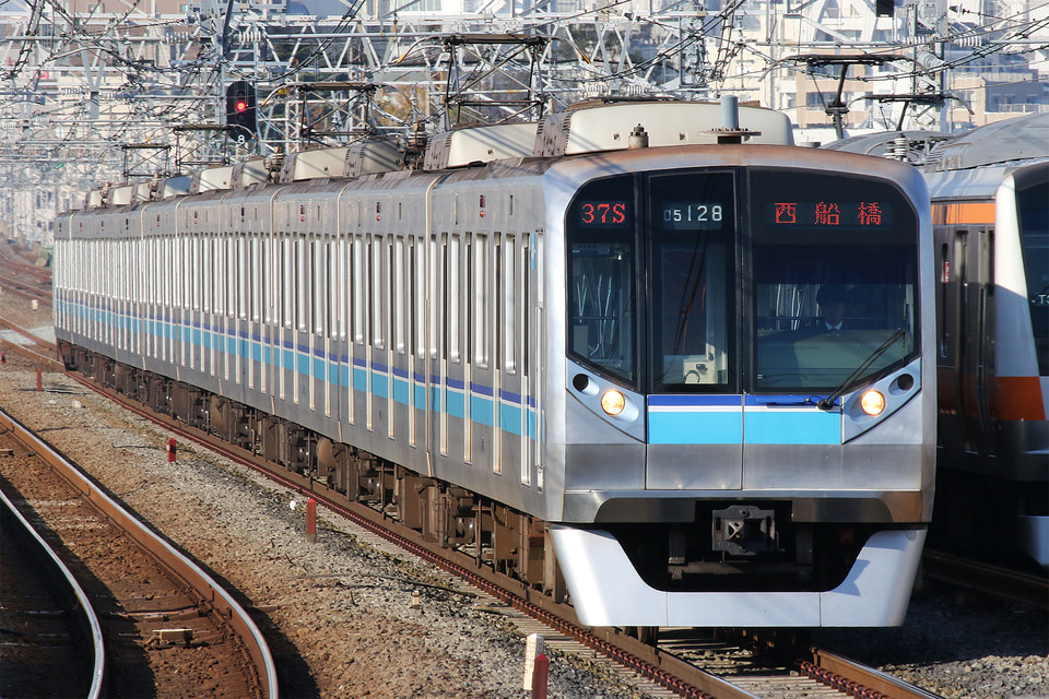 メトロ05系05-128F<br class="br-sp" />(05-128編成)の写真