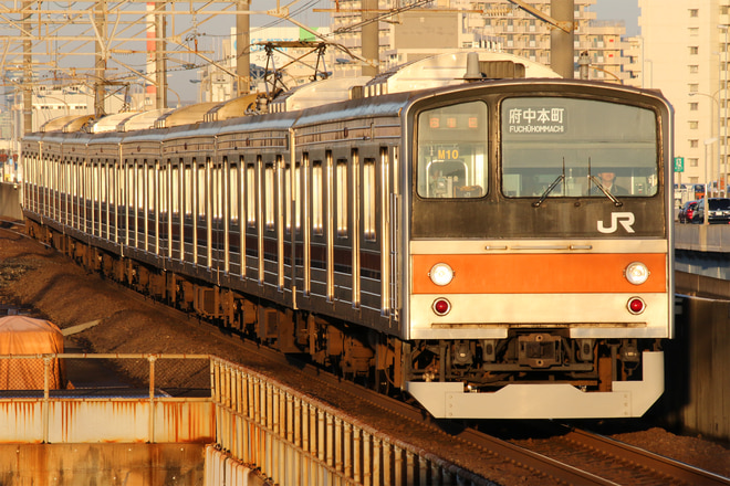 205系ケヨM10編成を舞浜駅で撮影した写真