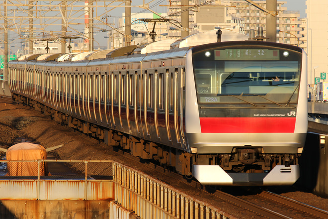 E233系ケヨ519編成を舞浜駅で撮影した写真