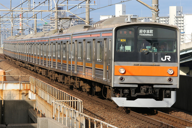 205系ケヨM24編成を舞浜駅で撮影した写真