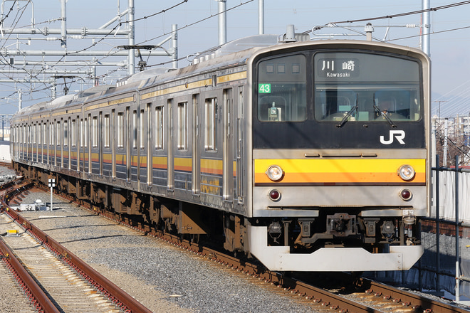 205系ナハ43編成を稲城長沼駅で撮影した写真