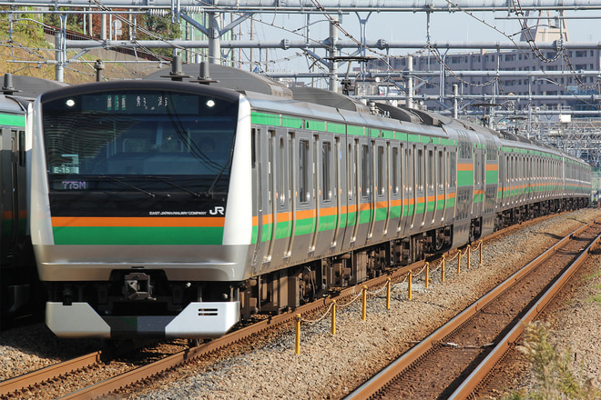 E233系コツE-15編成を新子安駅で撮影した写真