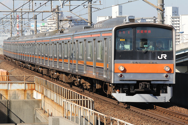 205系ケヨM34編成を舞浜駅で撮影した写真