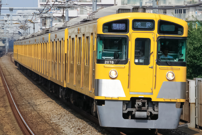 2000系2077Fを中村橋駅で撮影した写真