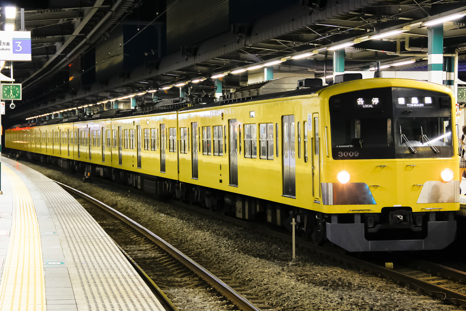 西武3000系3009F<br class="br-sp" />(3009編成)の写真