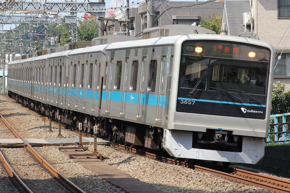 小田急3000形3657×8<br class="br-sp" />(3657F)(3657編成)の写真