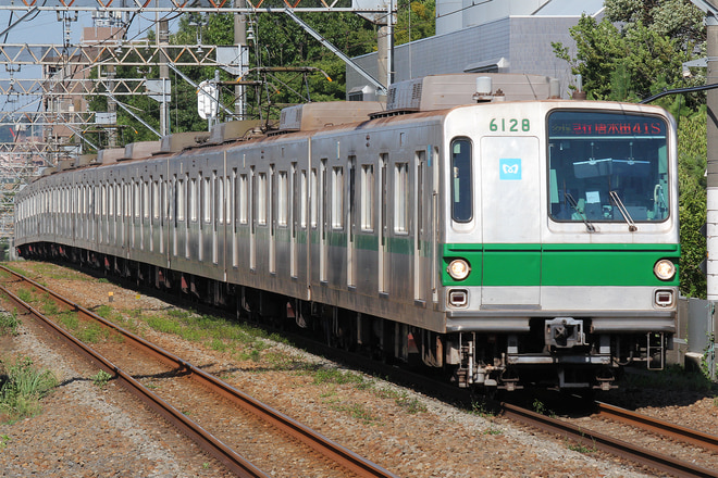 6000系6128Fを小田急多摩センター駅で撮影した写真