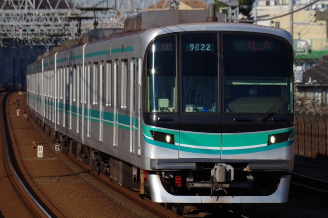 王子検車区9000系9122編成を多摩川駅で撮影した写真