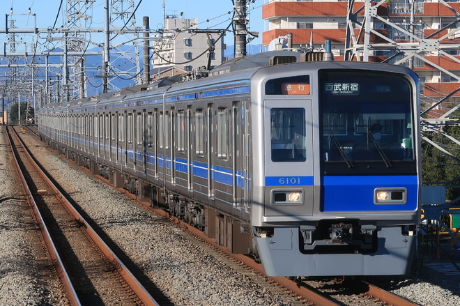 6000系6101Fを武蔵砂川駅で撮影した写真