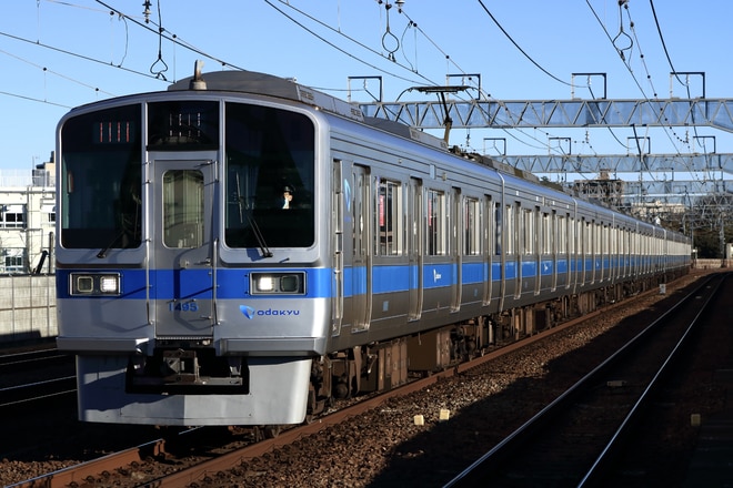 喜多見検車区1000形1095Fを和泉多摩川駅で撮影した写真
