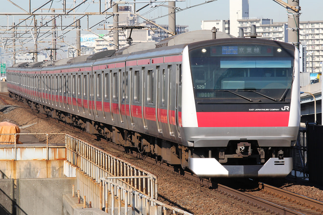 E233系ケヨ520編成を舞浜駅で撮影した写真