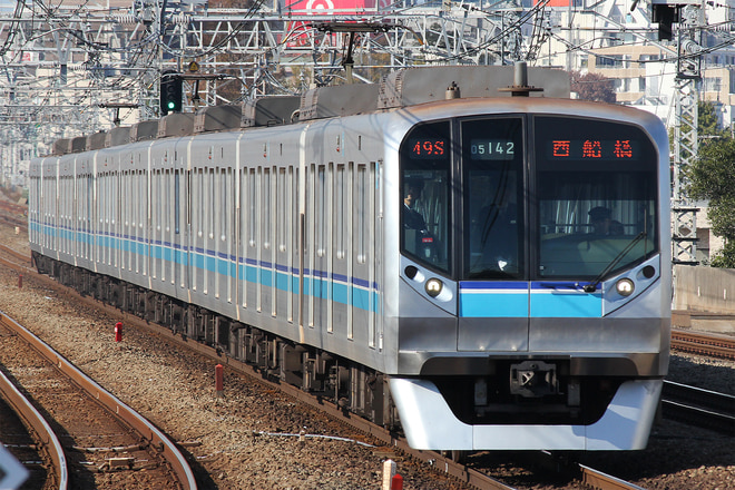 05系05-142Fを西荻窪駅で撮影した写真