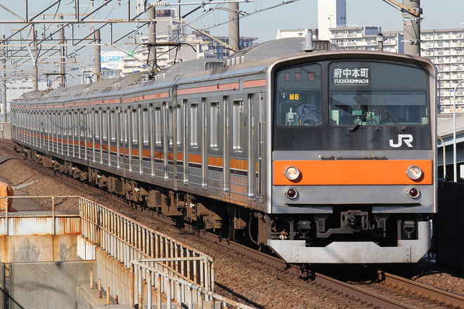 205系ケヨM8編成を舞浜駅で撮影した写真