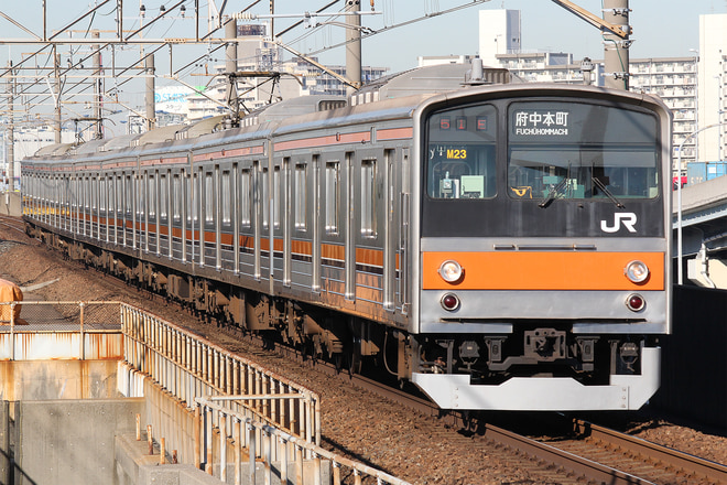 205系ケヨM23編成を舞浜駅で撮影した写真