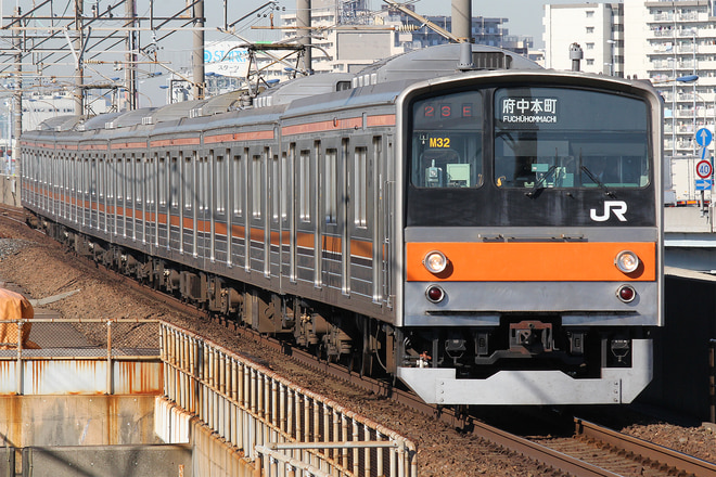 205系ケヨM32編成を舞浜駅で撮影した写真