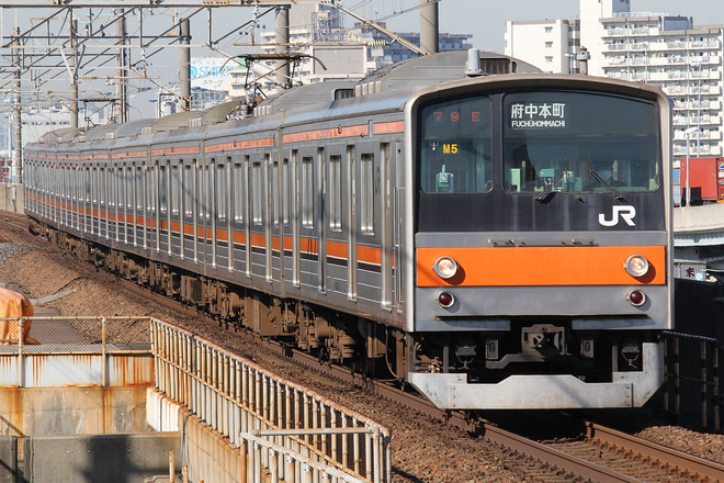 205系ケヨM5編成を舞浜駅で撮影した写真