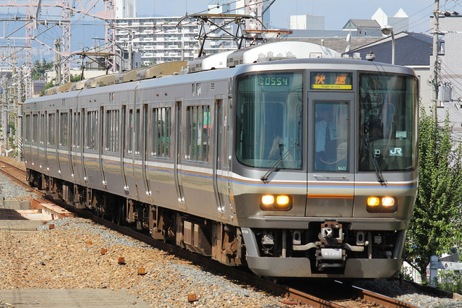 223系MA22編成を塚本駅で撮影した写真