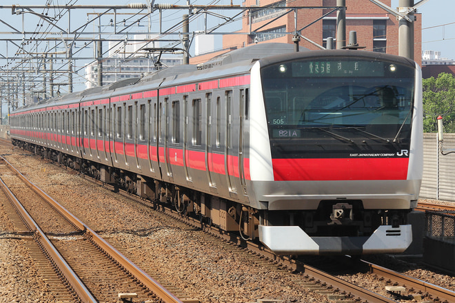 E233系ケヨ505編成を新浦安駅で撮影した写真
