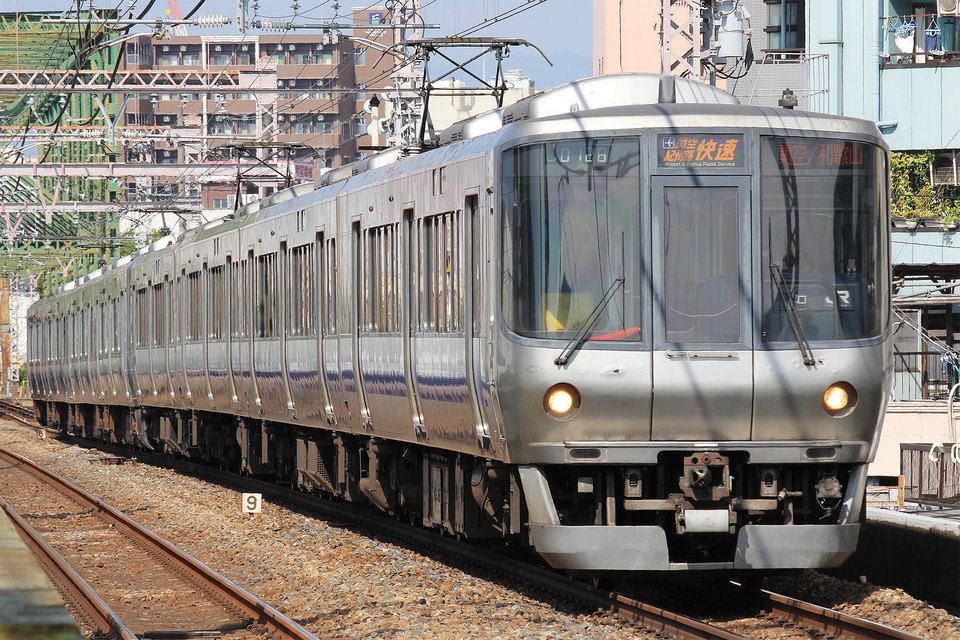 JR西223系HE403編成<br class="br-sp" />(ヒネHE403編成)の写真