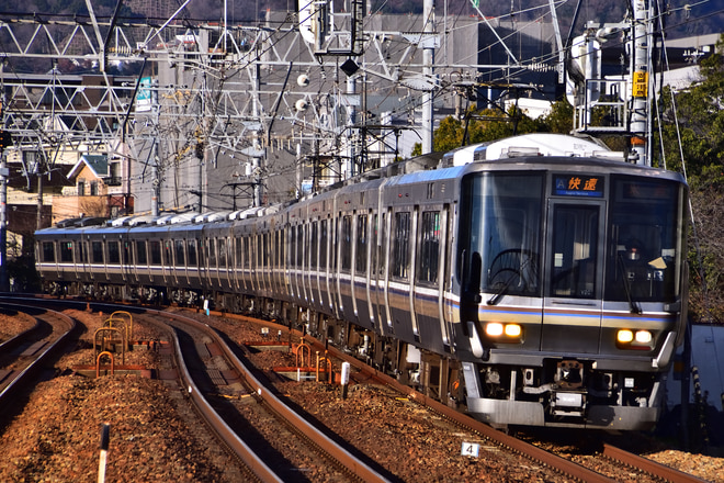 網干総合車両所本所223系V20編成をさくら夙川駅で撮影した写真
