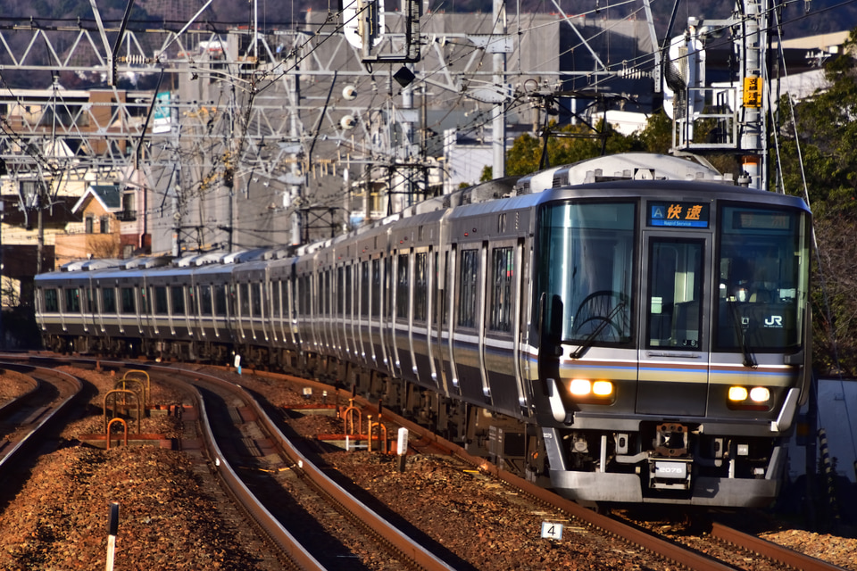 JR西223系J8編成<br class="br-sp" />(ホシJ8編成)の写真