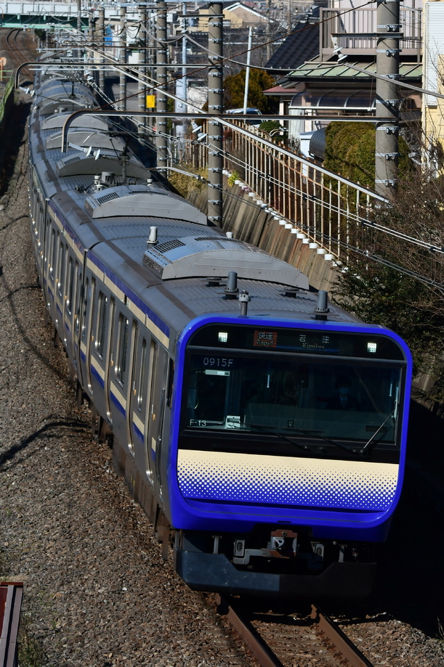 JR東E235系クラF-13編成<br class="br-sp" />(F-13編成)(クラF-13)の写真