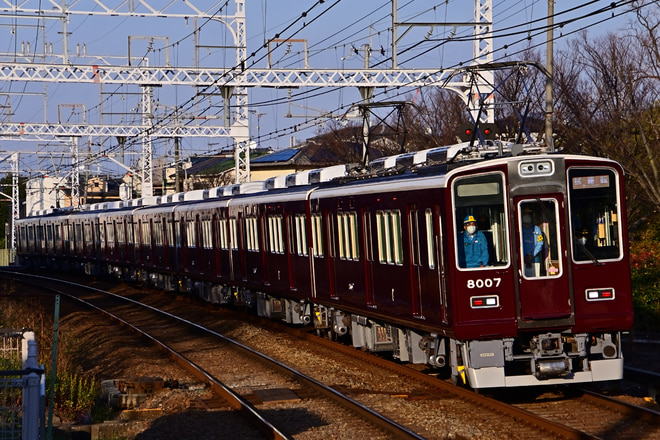 平井車庫8000系8007Fを西向日駅で撮影した写真