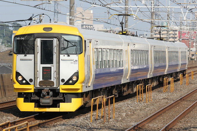 E257系マリNB-04編成を下総中山駅で撮影した写真