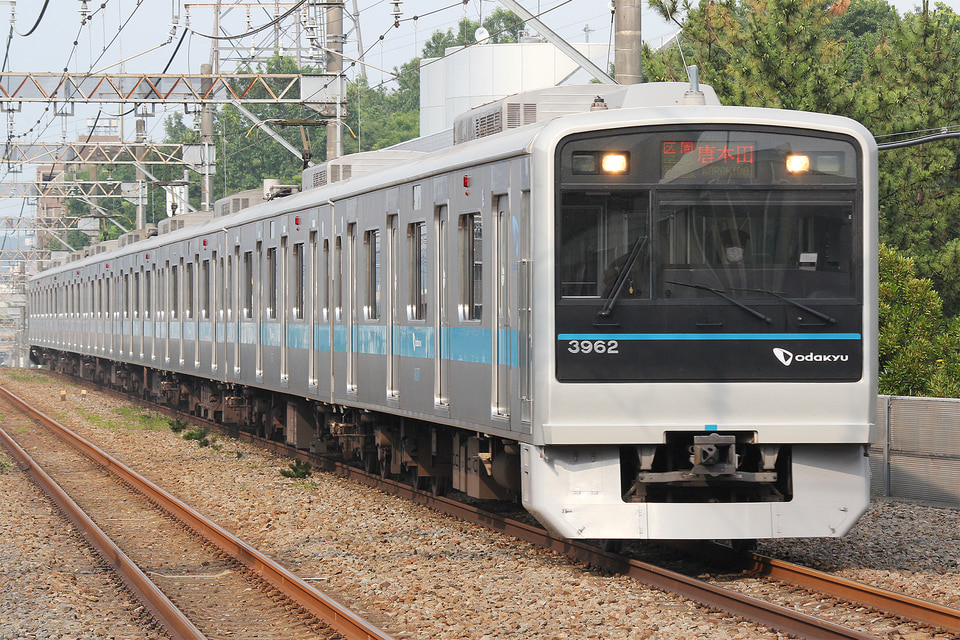 小田急3000形3662×8<br class="br-sp" />(3662F)(3662編成)の写真