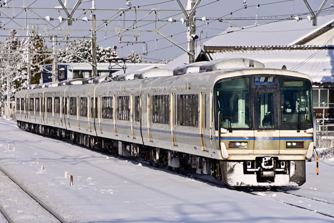 網干総合車両所本所221系B3編成を能登川駅で撮影した写真