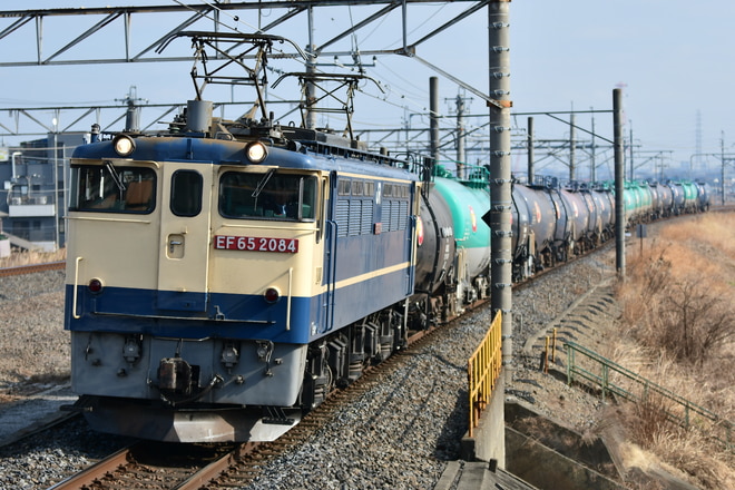 新鶴見機関区EF652084を吉川駅で撮影した写真