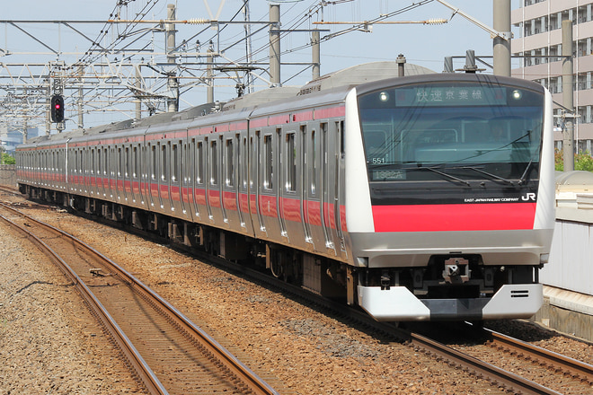 E233系ケヨ551編成を新浦安駅で撮影した写真