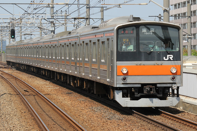 205系ケヨM13編成を新浦安駅で撮影した写真