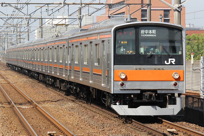 205系ケヨM10編成を新浦安駅で撮影した写真
