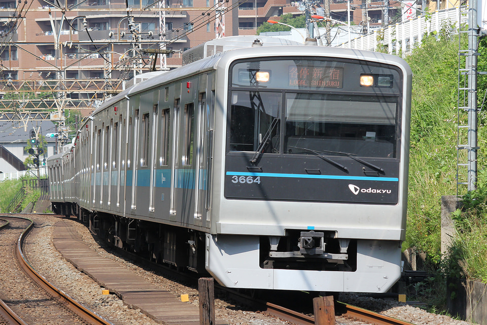 小田急3000形3664×8<br class="br-sp" />(3664F)(3664編成)の写真