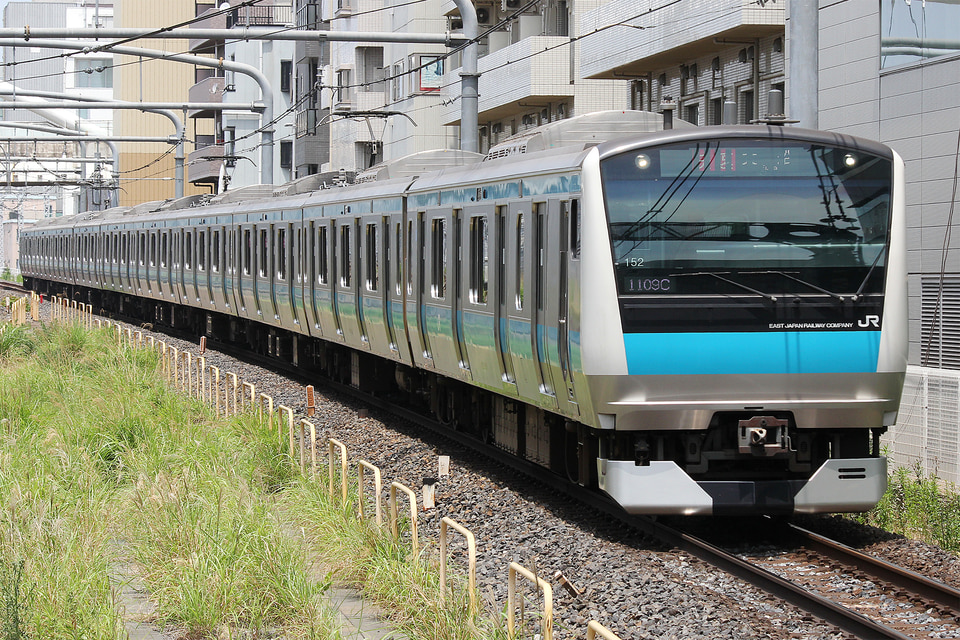 JR東E233系サイ152編成<br class="br-sp" />(ウラ152編成)の写真