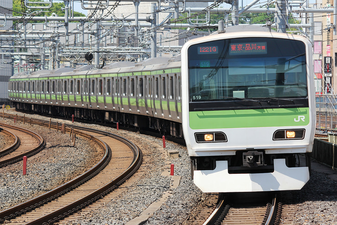 E231系トウ519編成を御徒町駅で撮影した写真