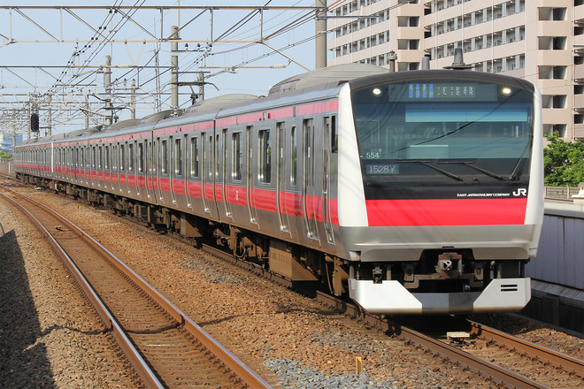E233系ケヨ554編成を新浦安駅で撮影した写真