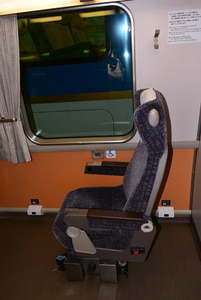 近畿日本鉄道  21000系アーバンライナー客室にモバイル端末用ACアウトレットが取り付けられる系 
