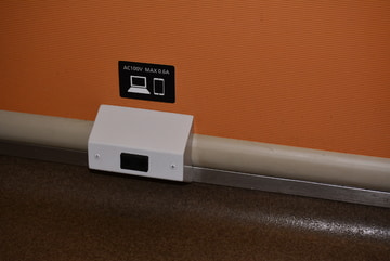 近畿日本鉄道 21000系アーバンライナー客室にモバイル端末用ACアウトレットが取り付けられる 21000系アーバンライナー客室にモバイル端末用ACアウトレットが取り付けられる UL04編成
