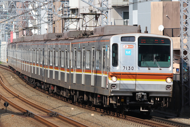 7000系7130Fを武蔵小杉駅で撮影した写真