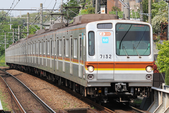 7000系7132Fを妙蓮寺駅で撮影した写真