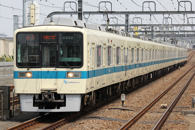 8000形8258Fを祖師ケ谷大蔵駅で撮影した写真