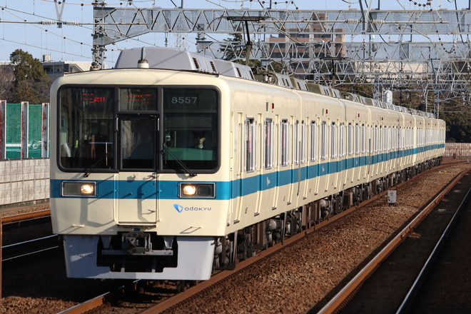 8000型8057×4を和泉多摩川駅で撮影した写真