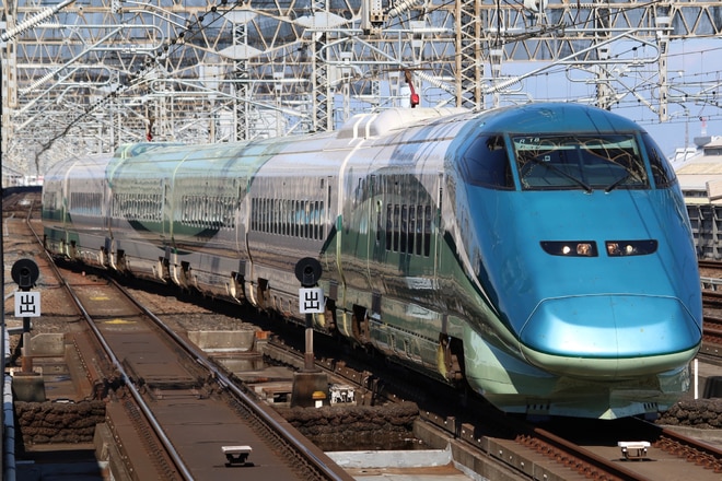 山形新幹線車両センターE3系R18編成を大宮駅で撮影した写真