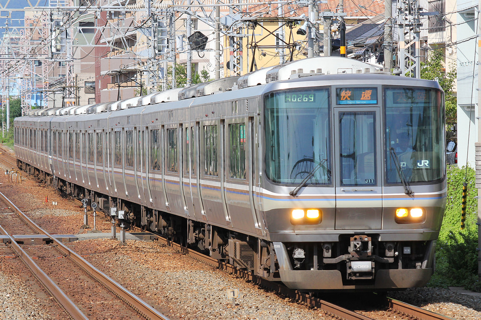 JR西521系J11編成の写真