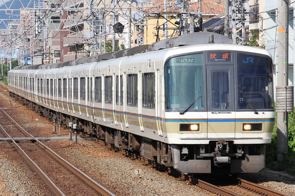 JR西221系B3編成<br class="br-sp" />(ホシB3編成)の写真
