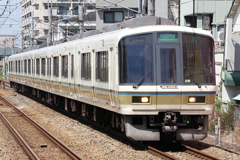 JR西221系NC605編成の写真