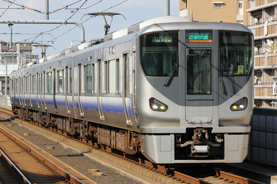 JR西225系HF426編成<br class="br-sp" />(ヒネHF426編成)の写真