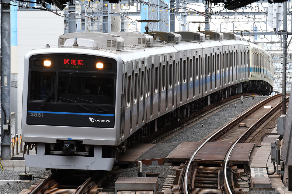 小田急3000形3261×6<br class="br-sp" />(3261F)(3261編成)の写真